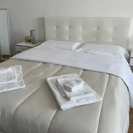 Bed & Breakfast Cavour16 Rent Bedrooms