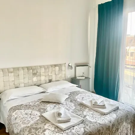 Cavour16 Rent Bedrooms Bed & Breakfast