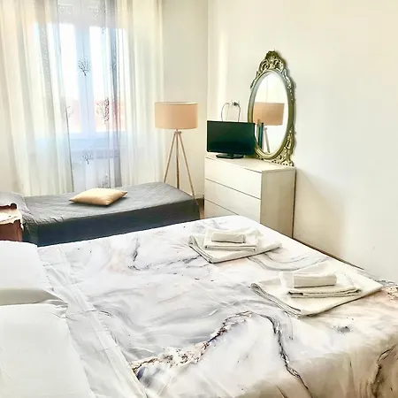 Cavour16 Rent Bedrooms 3* Genoa