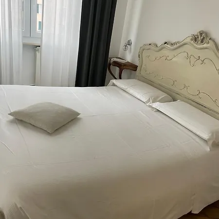 Cavour16 Rent Bedrooms 3* Genoa